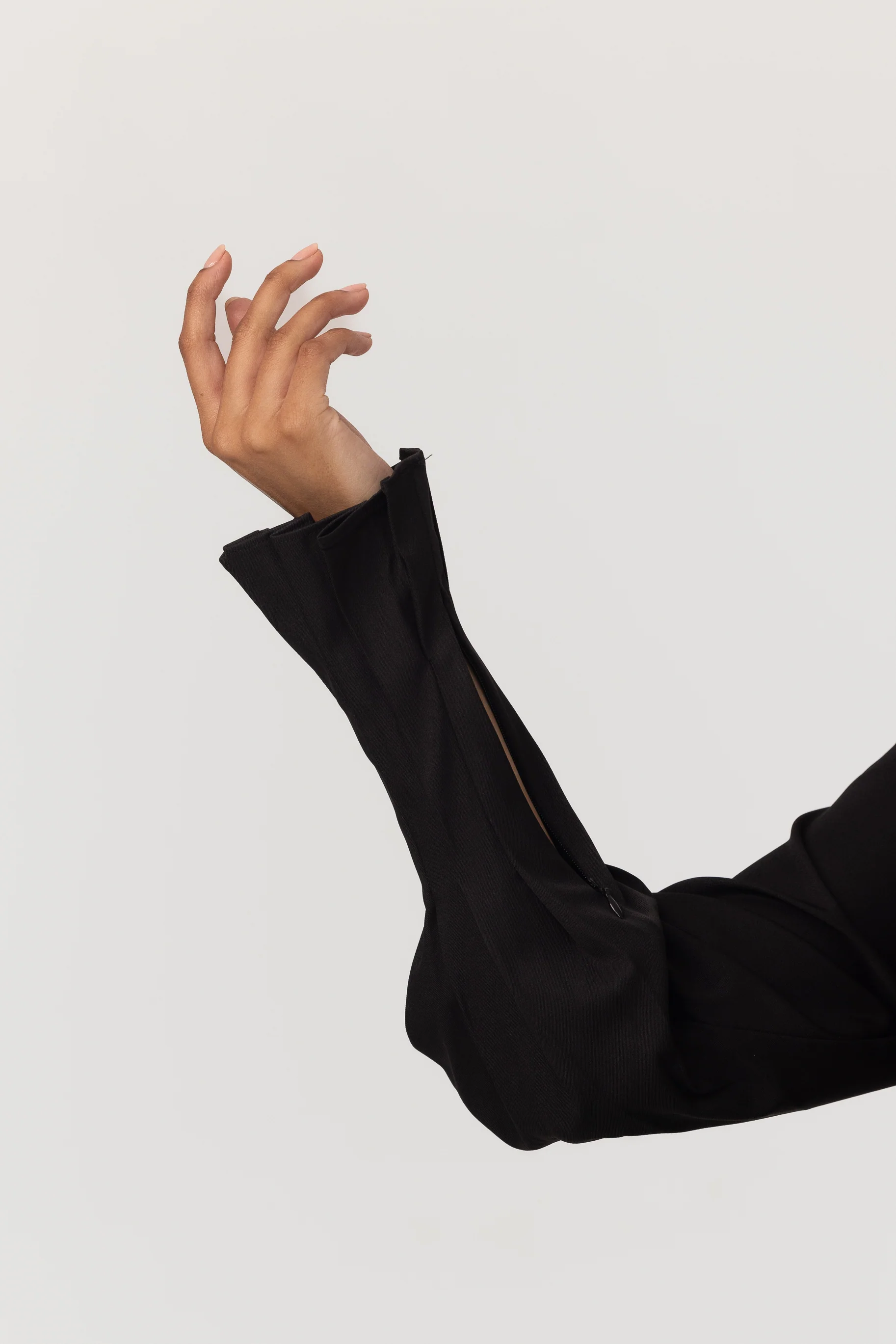 Mira Pleated Cuff Abaya - Black - Image 4